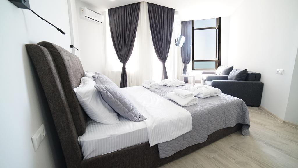 Queen Tamara Apartment Батумі Екстер'єр фото